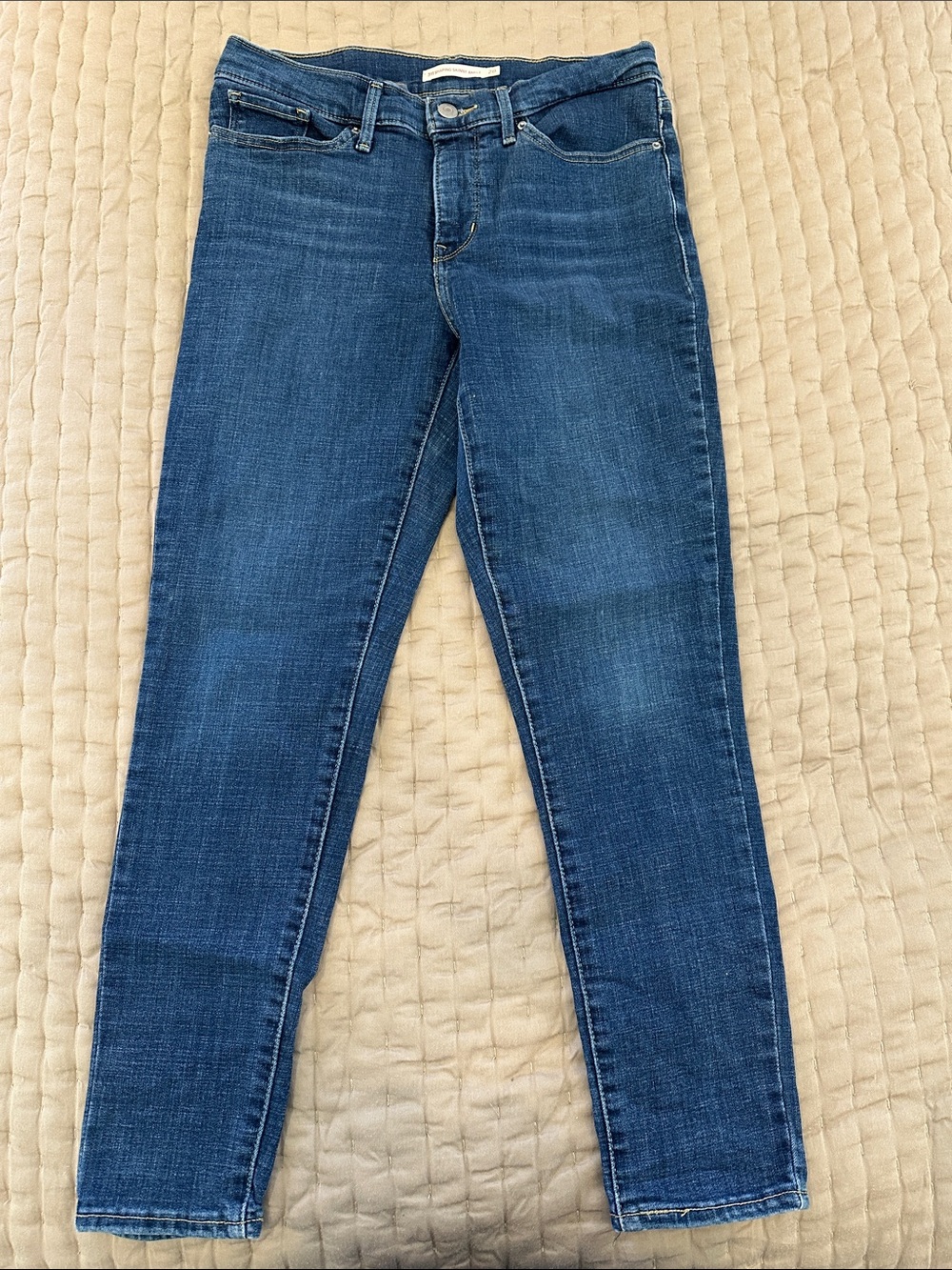 Classic LEVI’s Women's Dark Blue Skinny Jeans